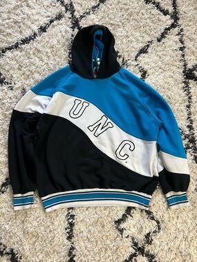 vintage 90s University of North Carolina (UNC) "Spell Out" heavy hoodie
A147